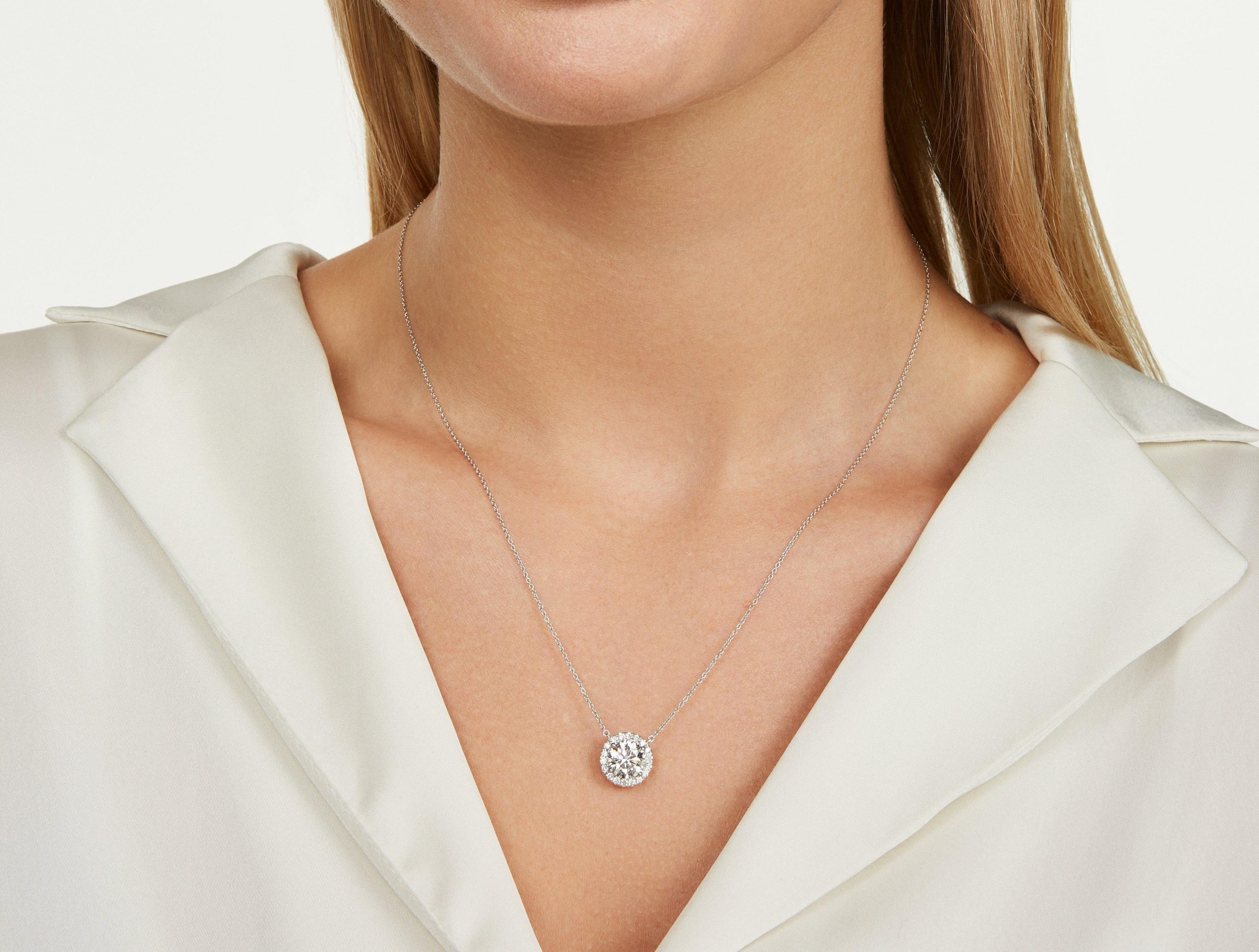 PD110128_White-2ct-halo_pendant_Fair-Skin_1.jpg
